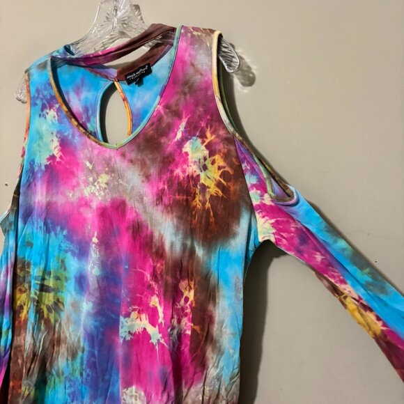 Simply Southern Collection XXL Tie-Dye Cold Shoulder Keyhole Top - Picture 5 of 6